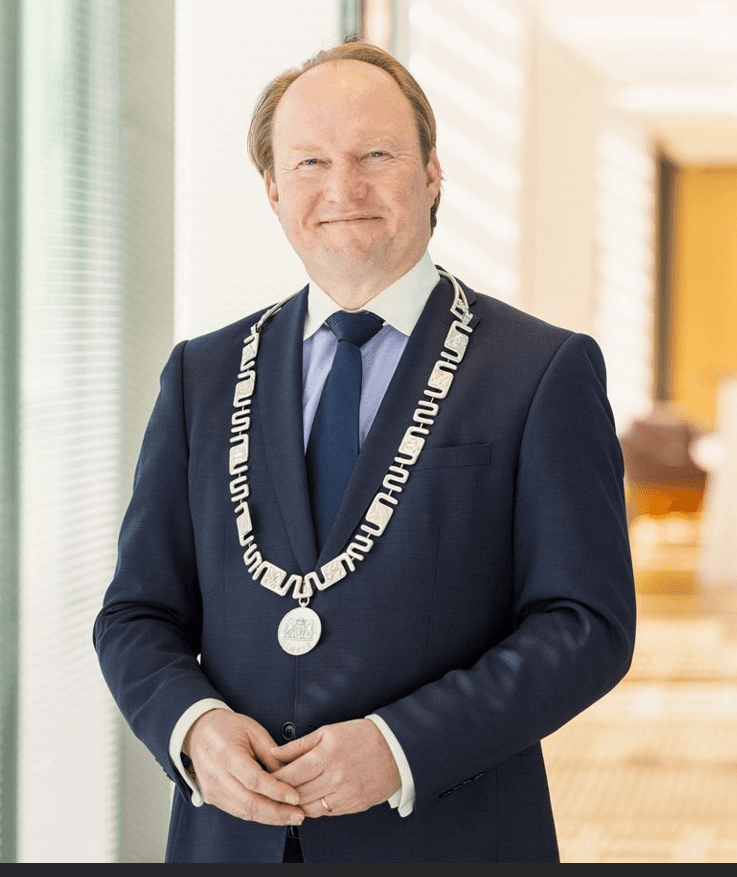 Burgemeester Hein van der Loo